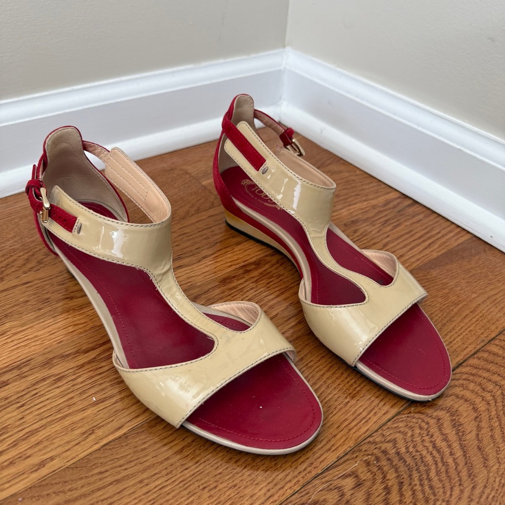 Tods Womens Red Cream Patent Leather Suede T-Strap Wedge Sandals Size 38